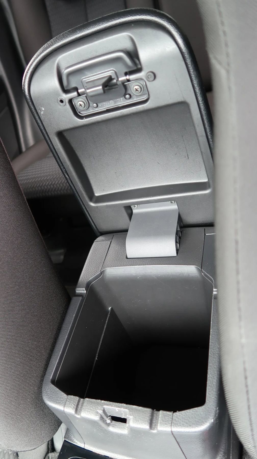 Used 2019 Mitsubishi Eclipse Cross ES image 29