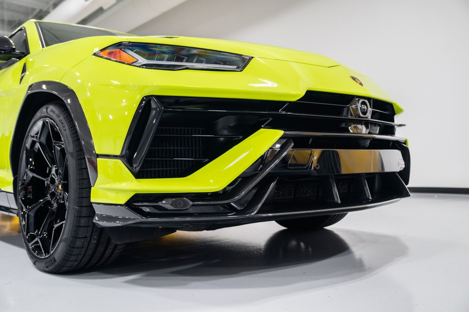Used 2024 Lamborghini Urus Performante AWD/4WD image 33
