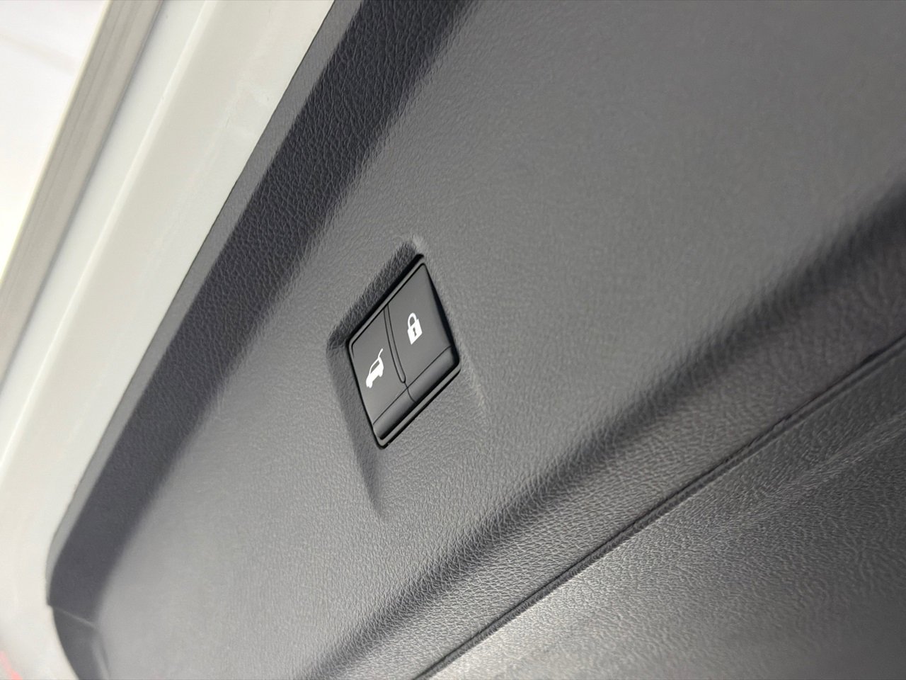 Used 2023 INFINITI QX60 Pure image 9