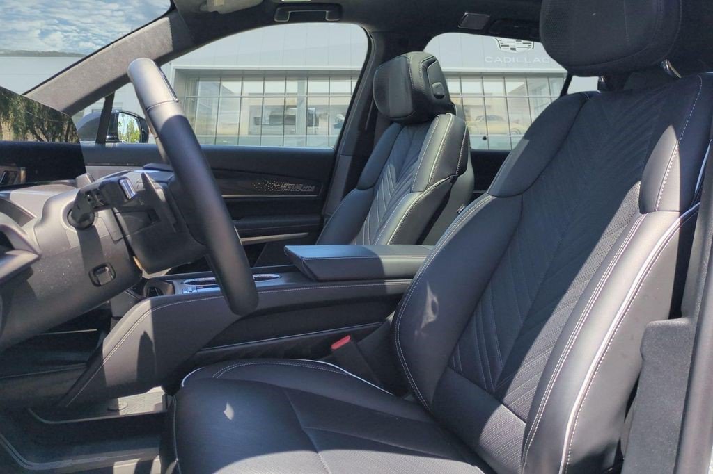 Certified 2026 Cadillac Vistiq Premium Luxury w/ LPO, Floor Liner Package AWD/4WD image 13