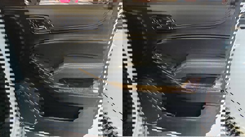 Used 2019 Chevrolet Tahoe 4WD w/ Enhanced Driver Alert Package image 27