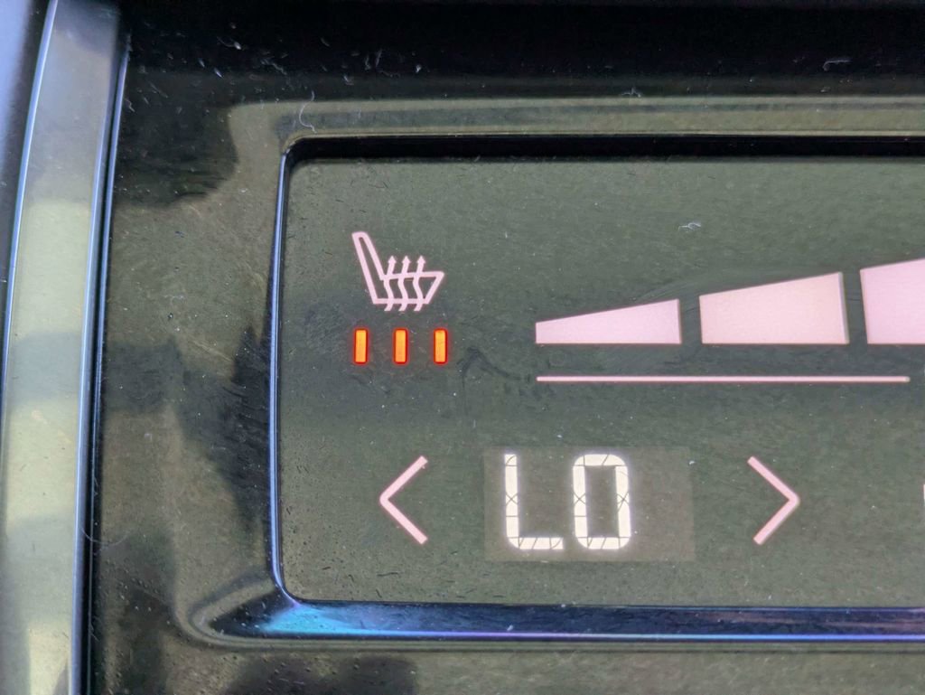 Used 2023 Volvo XC60 B5 Ultimate w/ Climate Package image 17