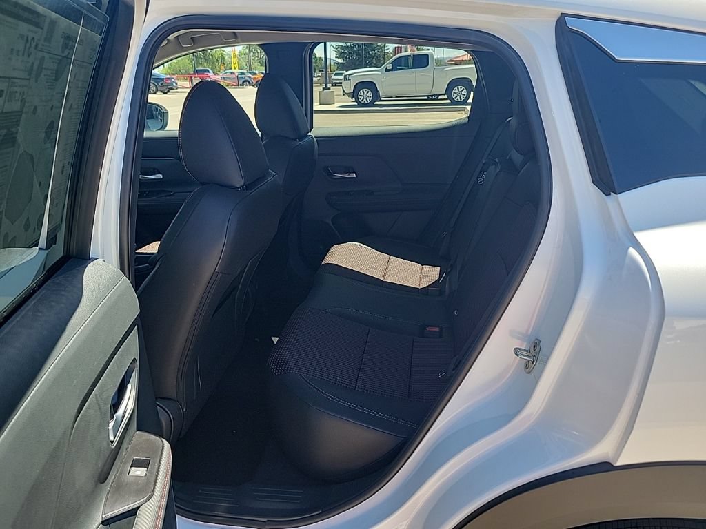 New 2025 Nissan Kicks SR FWD image 12