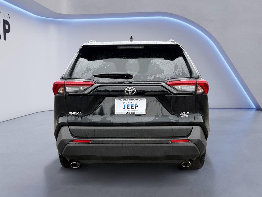 Used 2025 Toyota RAV4 XLE w/ Convenience Package image 4