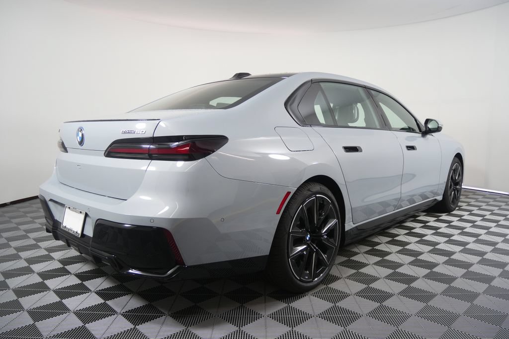 Used 2026 BMW i7 eDrive50 w/ M Sport Package RWD image 3