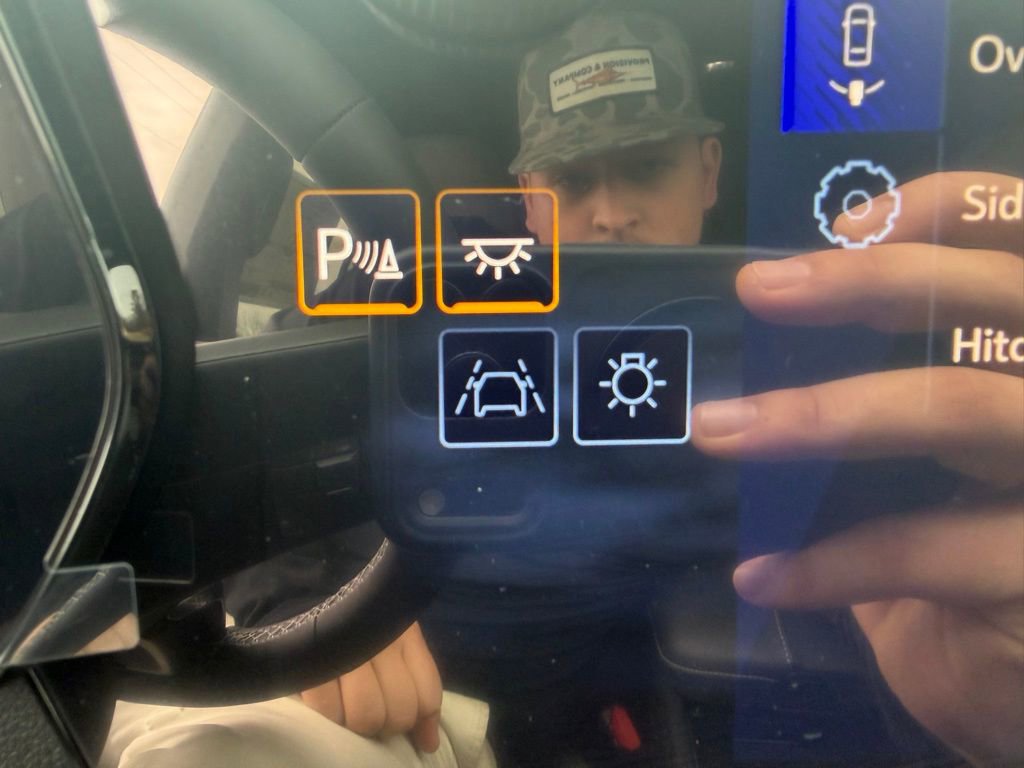 New 2026 Chevrolet Traverse LT w/ Driver Confidence Package image 25