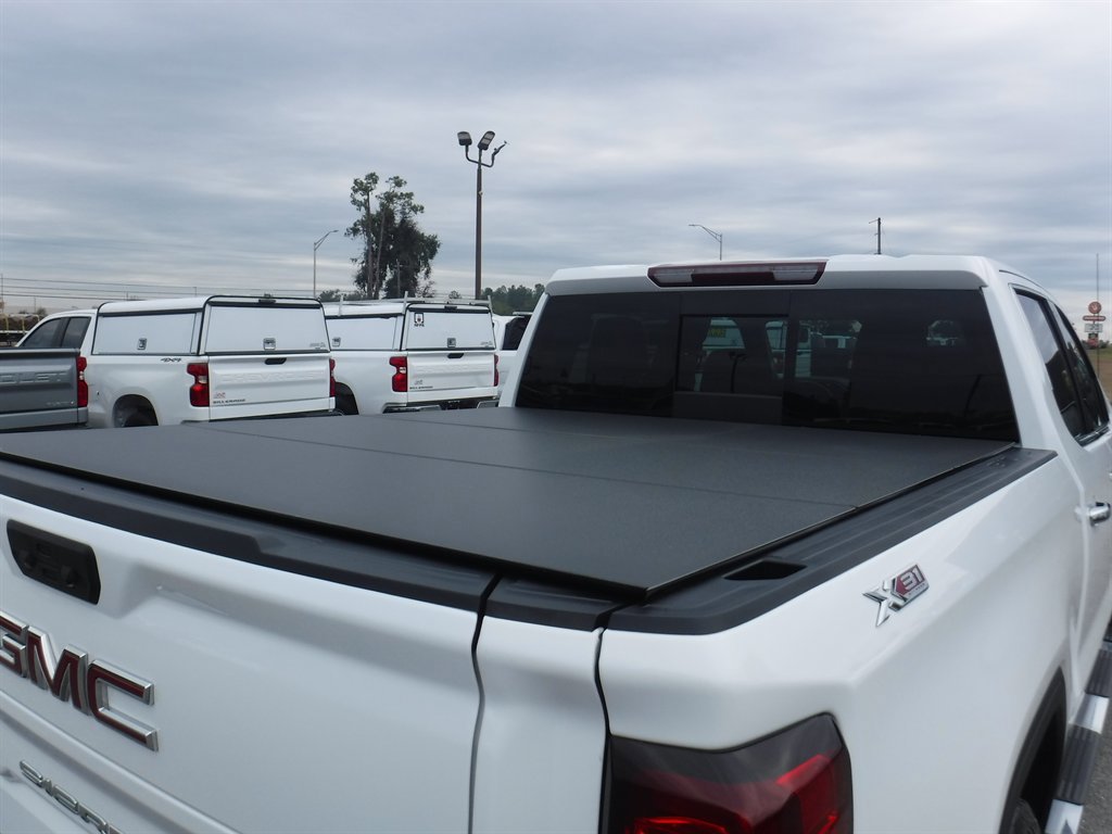 Used 2023 GMC Sierra 1500 SLT image 6