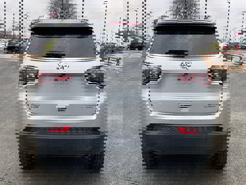 Used 2025 Jeep Compass Limited image 6