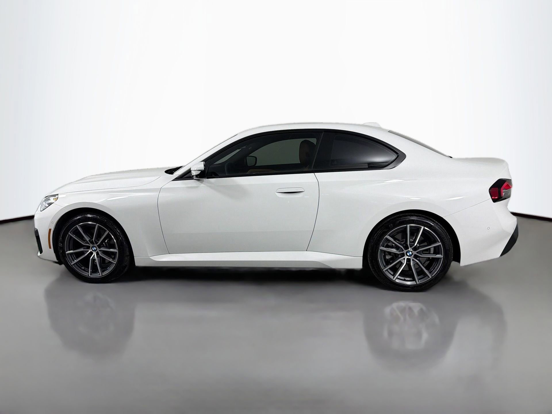 Used 2025 BMW 230i xDrive Coupe w/ Premium Package image 9