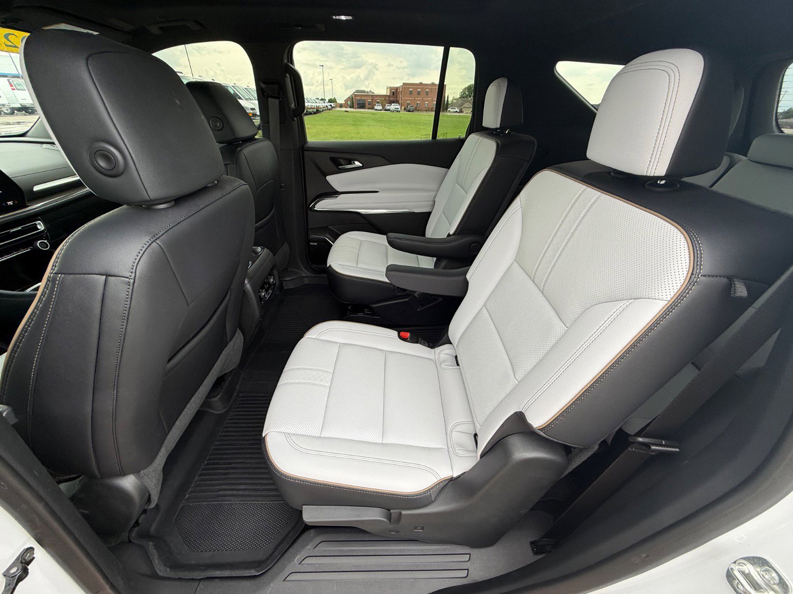 Used 2025 Chevrolet Traverse High Country w/ LPO, Floor Liner Package AWD/4WD image 13