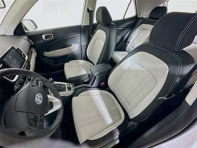 New 2026 Hyundai Venue SEL FWD image 8