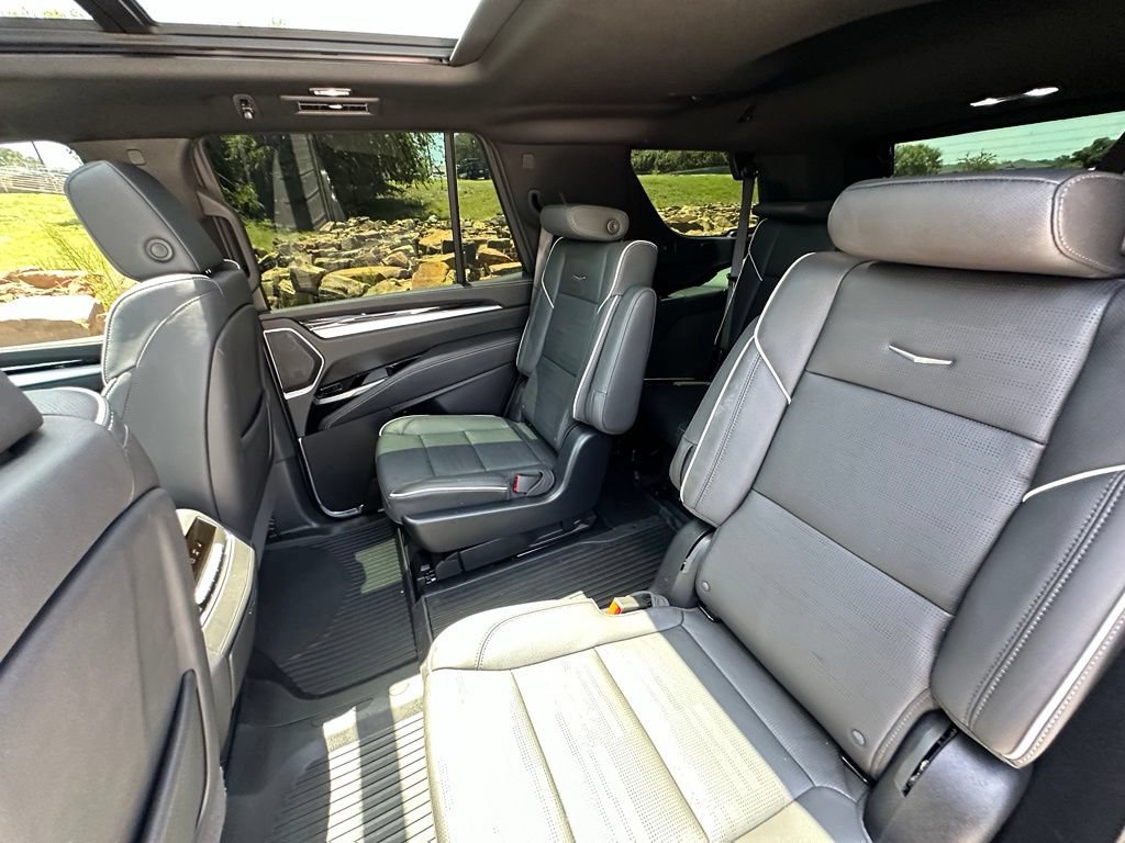Used 2025 Cadillac Escalade Sport RWD image 28