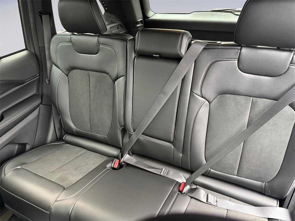 New 2025 Jeep Grand Cherokee Altitude image 16