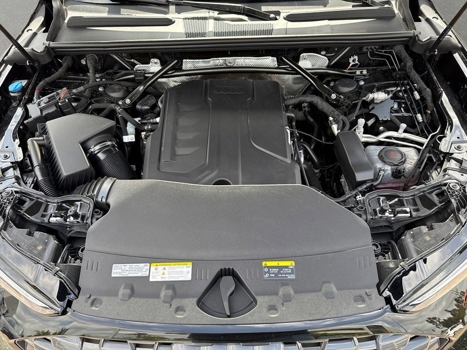 Certified 2025 Audi Q5 2.0T Premium Plus w/ Premium Plus image 8