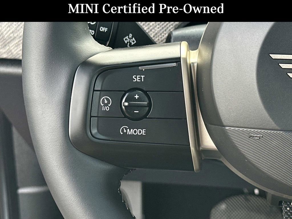 Used 2025 MINI Cooper 2-Door Hardtop image 16