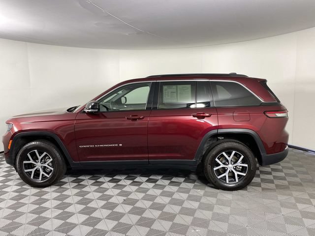 Used 2025 Jeep Grand Cherokee Limited w/ Luxury Tech Group II AWD/4WD image 5