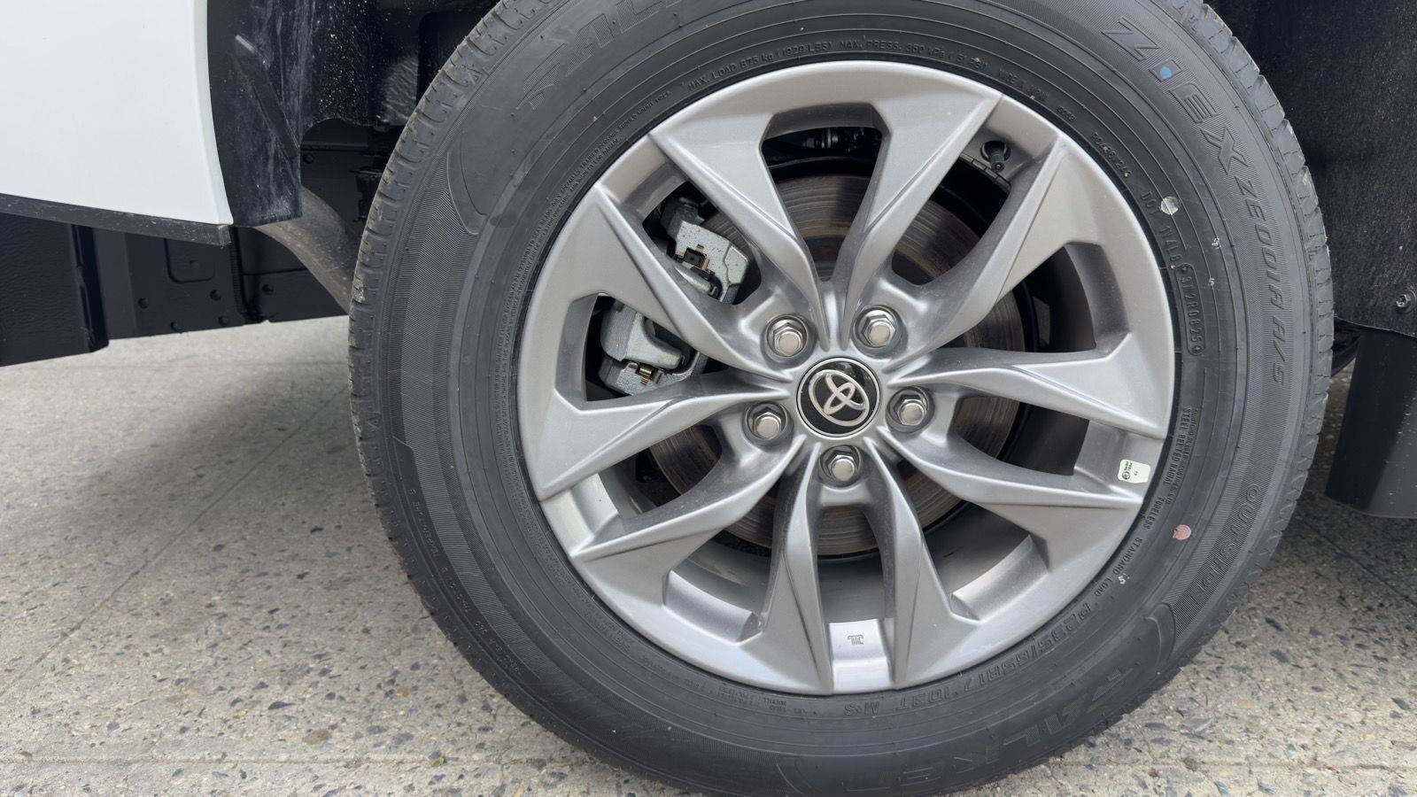 Used 2026 Toyota Sienna LE FWD image 11