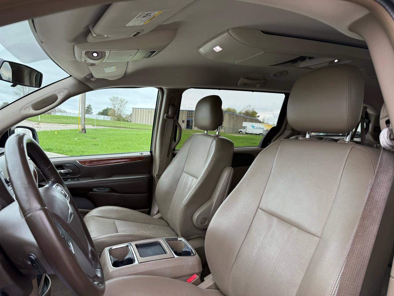 Used 2011 Chrysler Town & Country Touring-L w/ Entertainment Group #2 FWD image 13