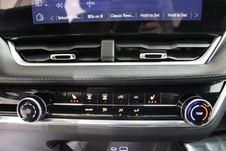 Used 2025 Chevrolet Equinox LT image 33