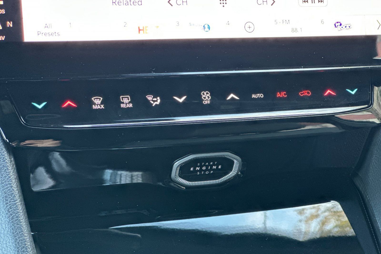 New 2026 Jeep Grand Cherokee Altitude AWD/4WD image 20