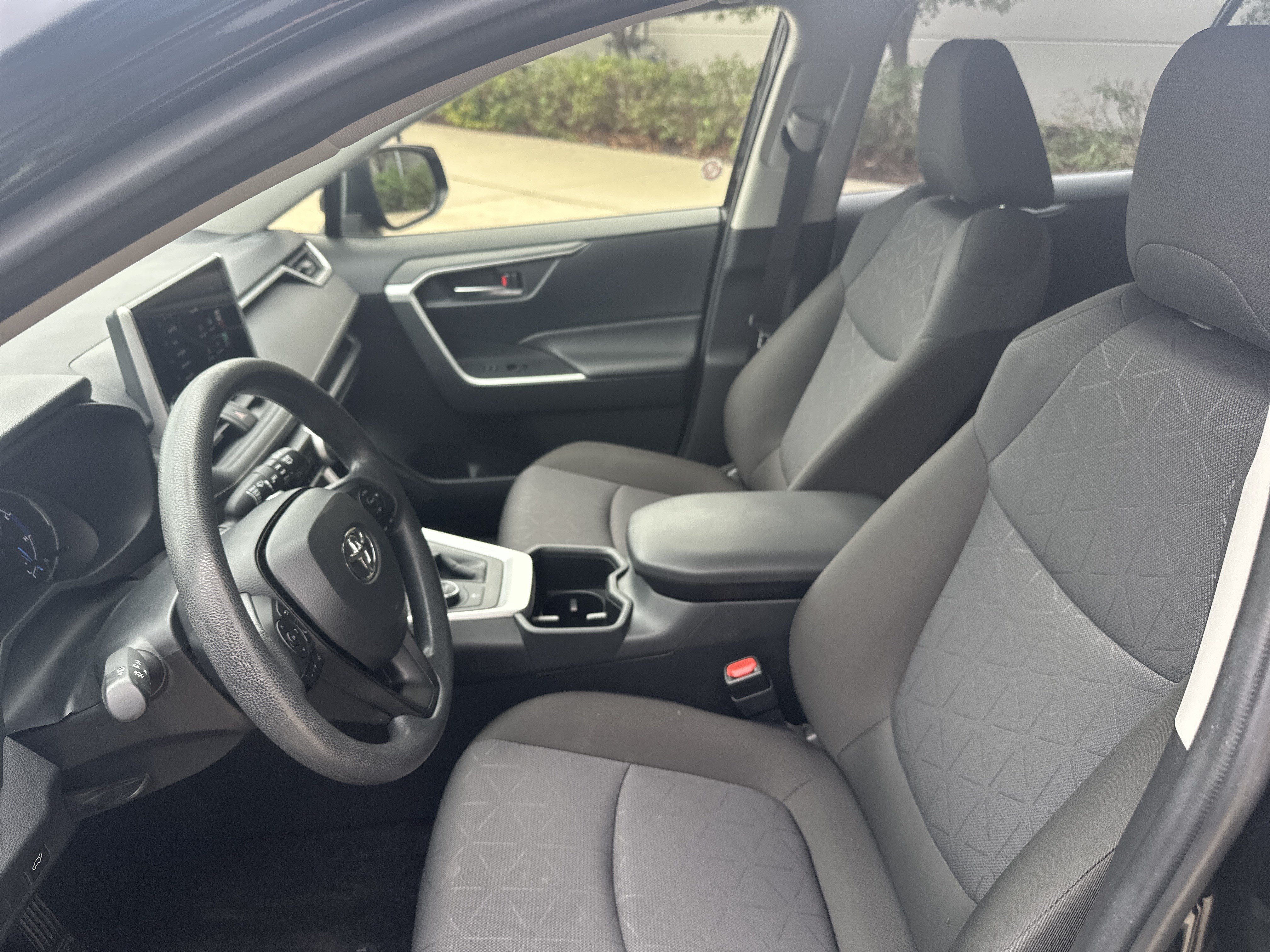 Used 2025 Toyota RAV4 XLE w/ Convenience Package AWD/4WD image 15