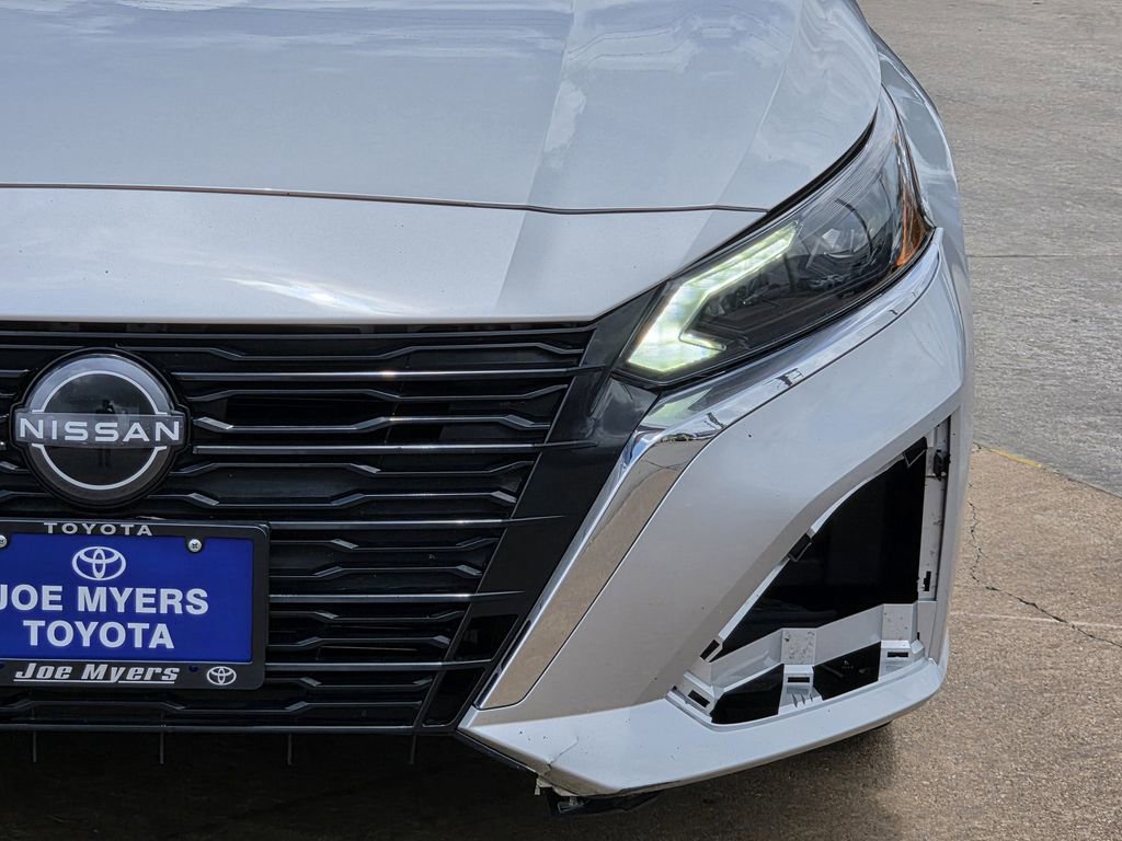 Used 2024 Nissan Altima 2.5 SV FWD image 4