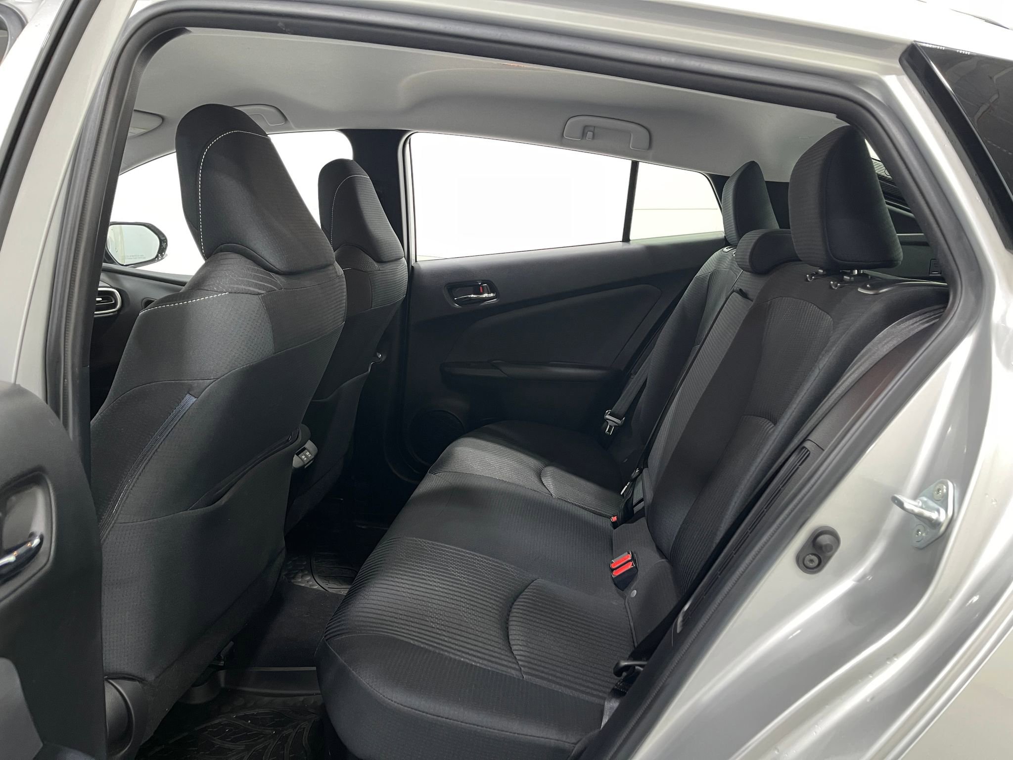 Used 2020 Toyota Prius Prime LE image 27