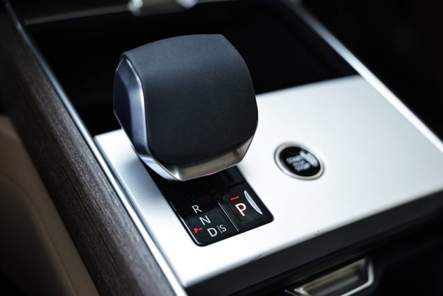 New 2026 Land Rover Range Rover Long Wheelbase SE image 48