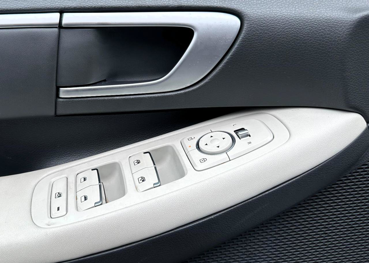 Used 2025 Hyundai Sonata SEL FWD image 17