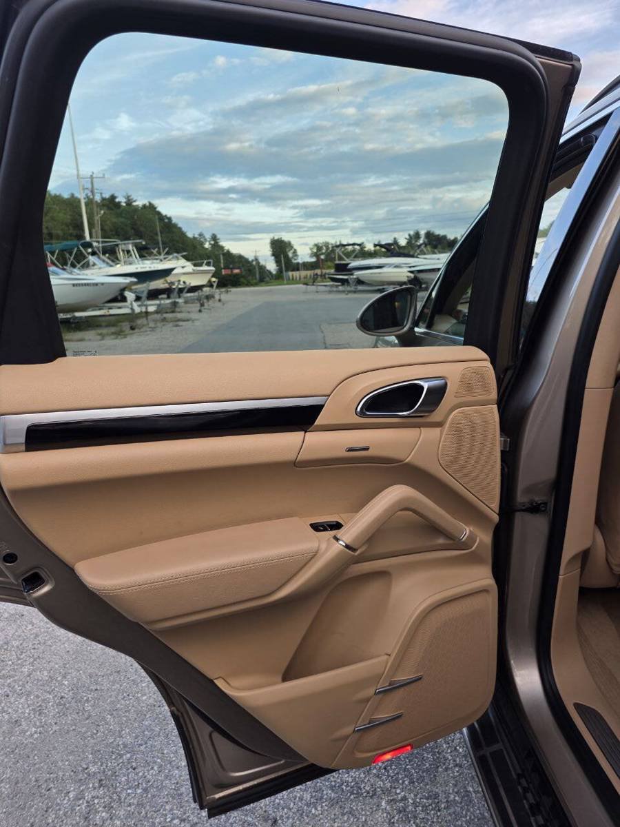 Used 2016 Porsche Cayenne AWD/4WD image 14