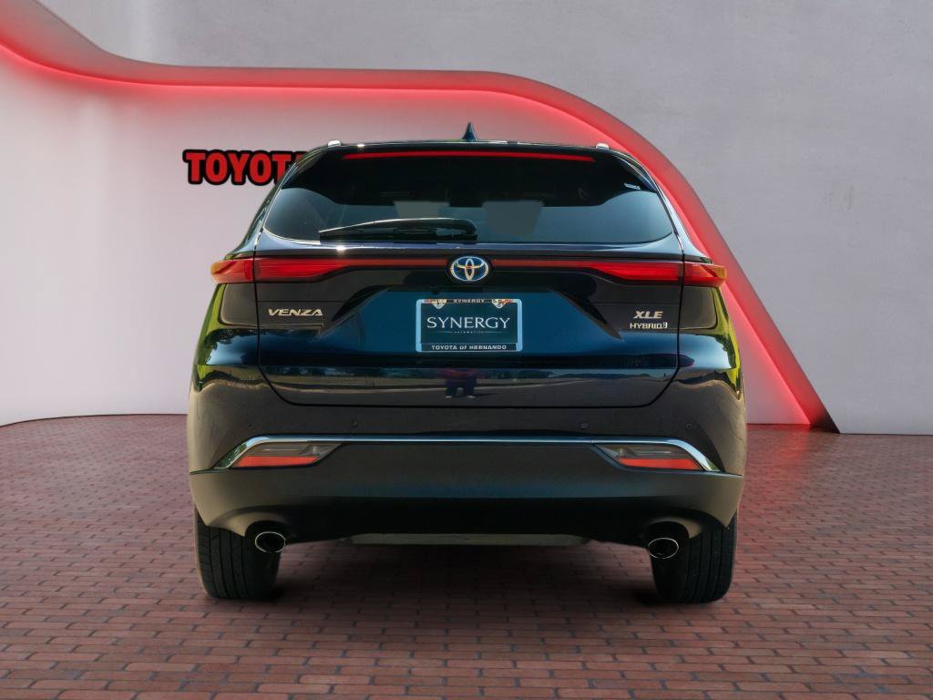 Used 2022 Toyota Venza XLE AWD/4WD image 6