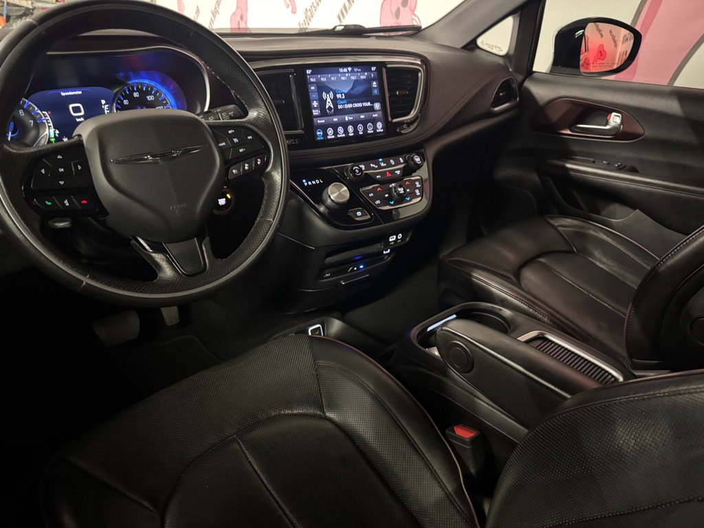 Used 2020 Chrysler Pacifica Limited image 19