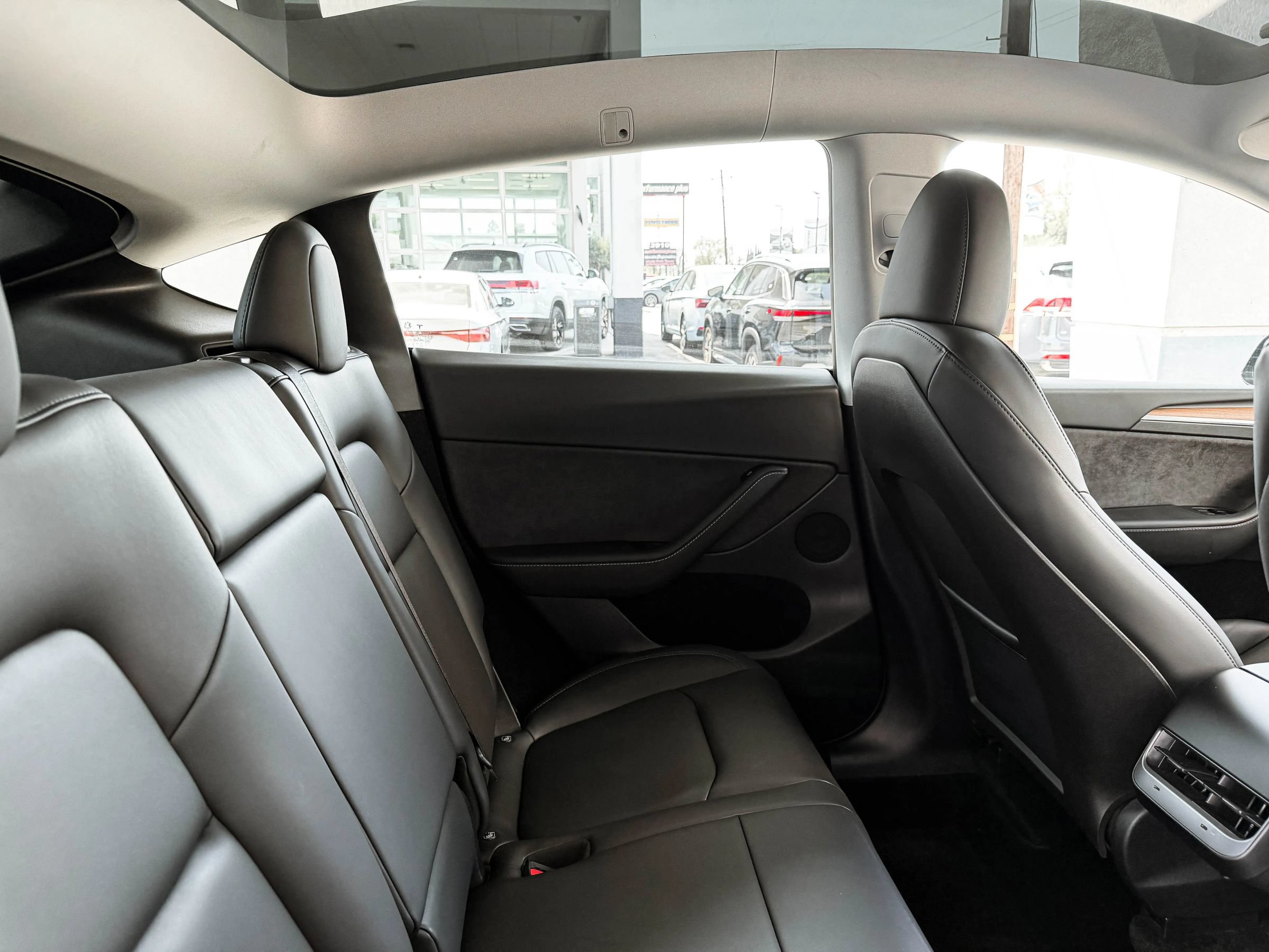 Used 2024 Tesla Model Y Long Range AWD/4WD image 27