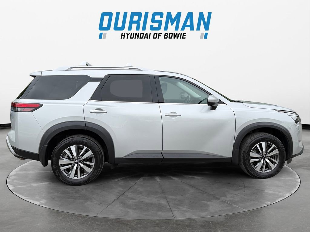 Used 2023 Nissan Pathfinder SL AWD/4WD image 7