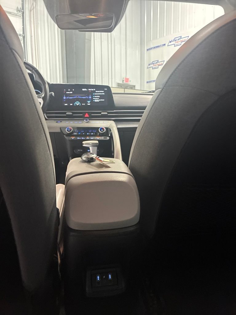 Used 2025 Hyundai Elantra Limited FWD image 26