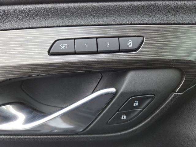 Used 2023 GMC Terrain SLT w/ Infotainment Package II image 11