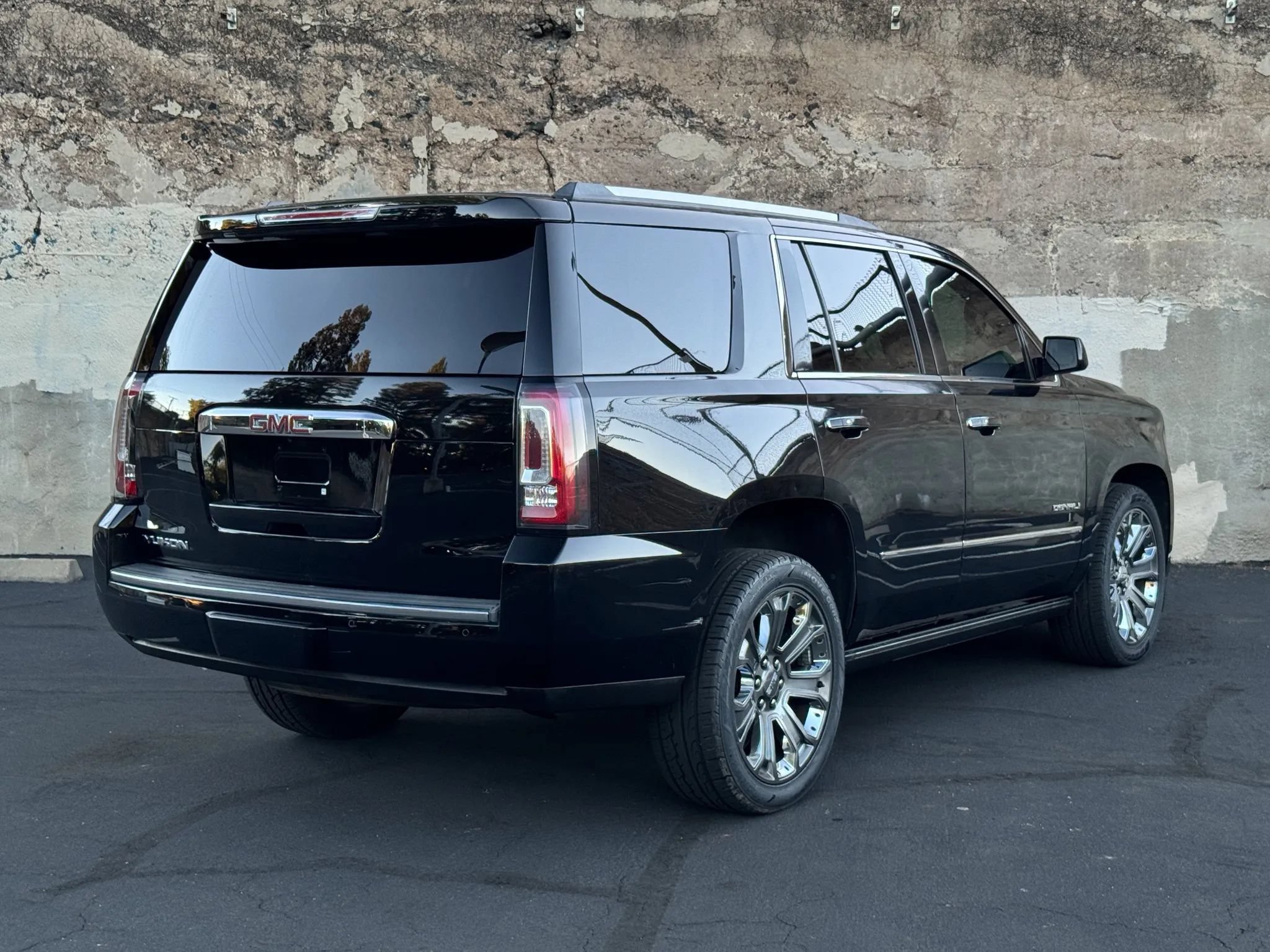 Used 2016 GMC Yukon Denali w/ Open Road Package RWD image 4