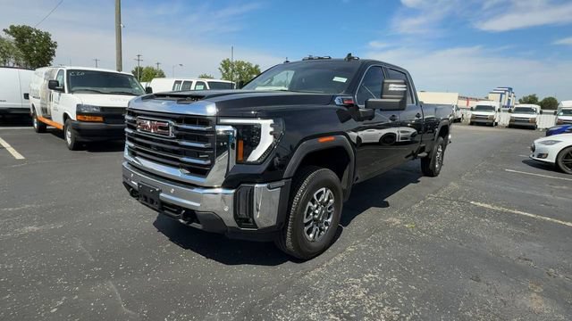 Used 2025 GMC Sierra 3500 SLE w/ SLE Value Package AWD/4WD image 4
