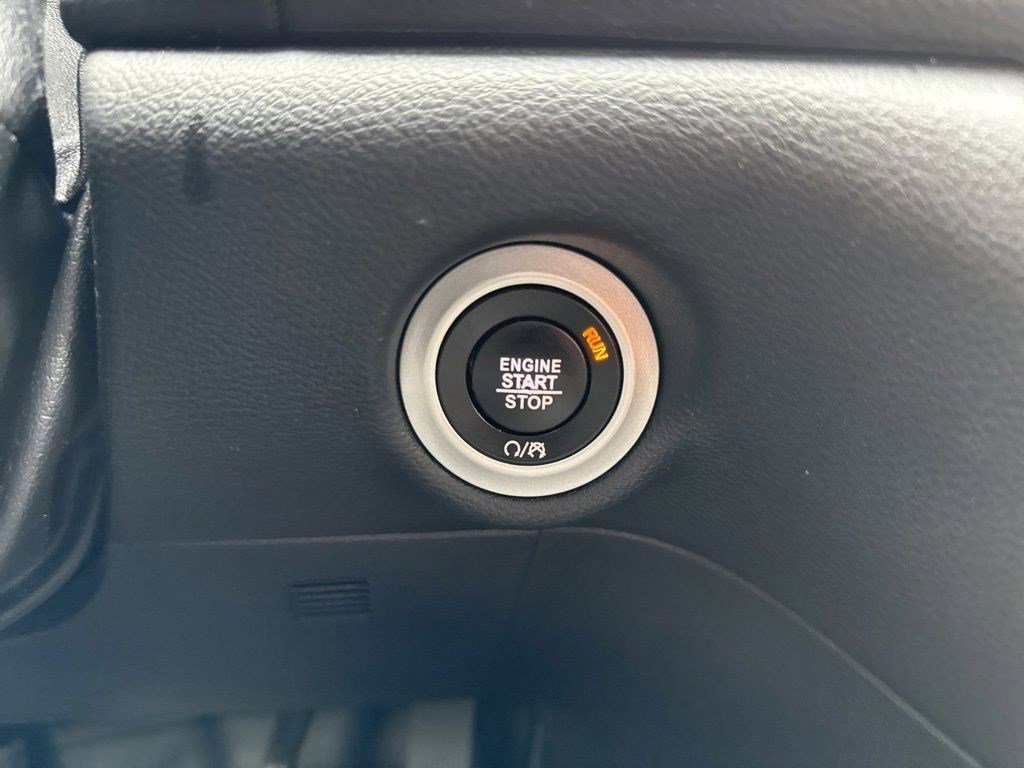 Used 2019 Chrysler Pacifica Touring-L Plus w/ Advanced Safetytec Group FWD image 15