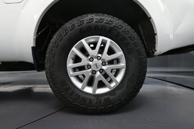 Used 2014 Nissan Frontier SV AWD/4WD image 9