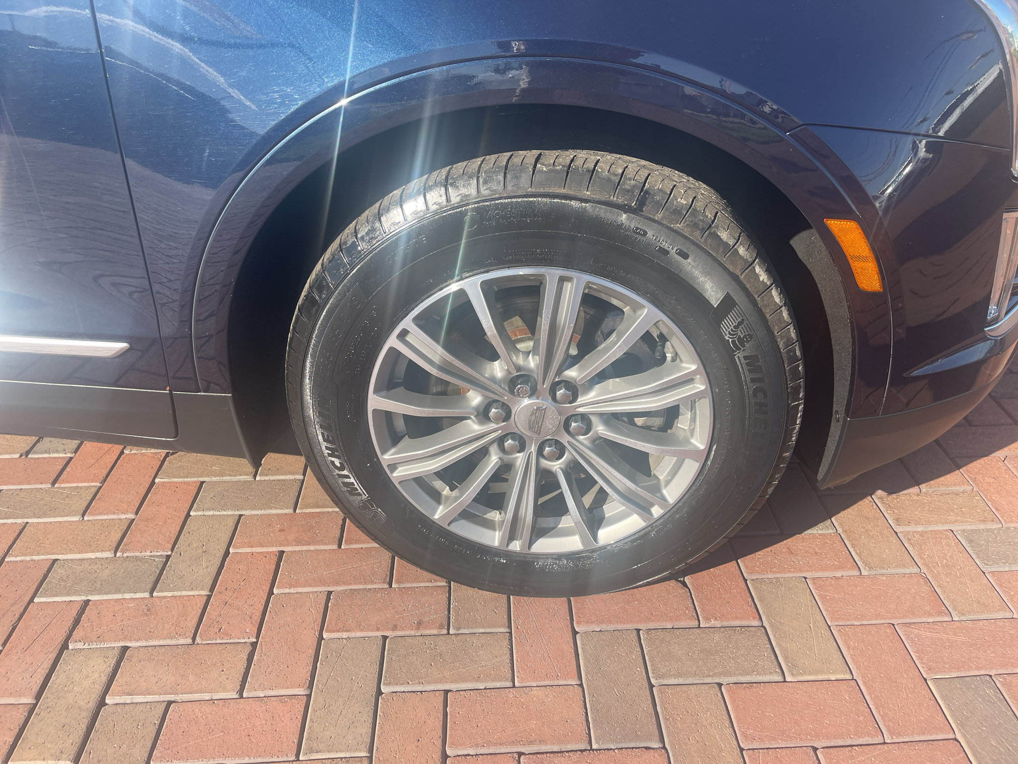 Used 2017 Cadillac XT5 Luxury w/ Driver Awareness Package AWD/4WD image 6