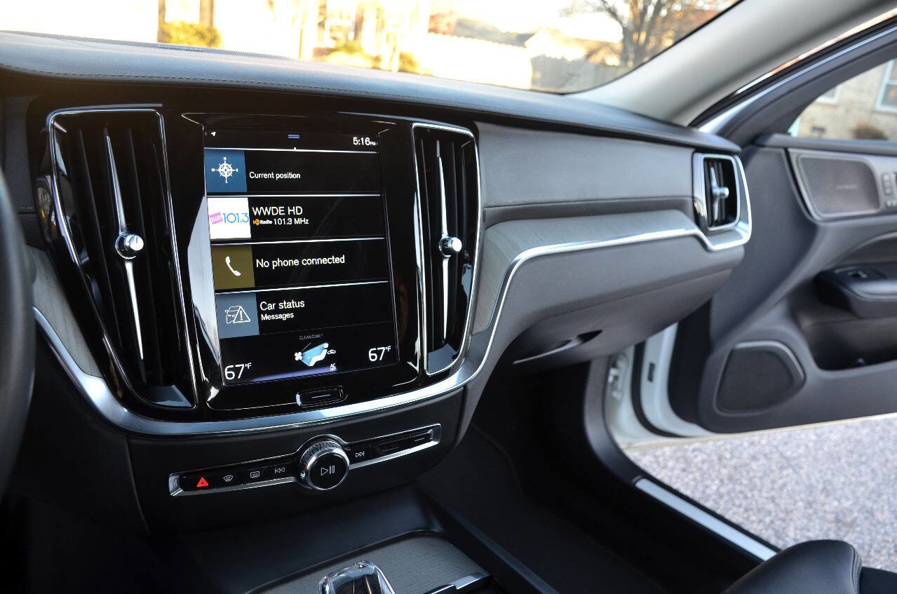 Used 2022 Volvo S60 B5 Inscription image 19