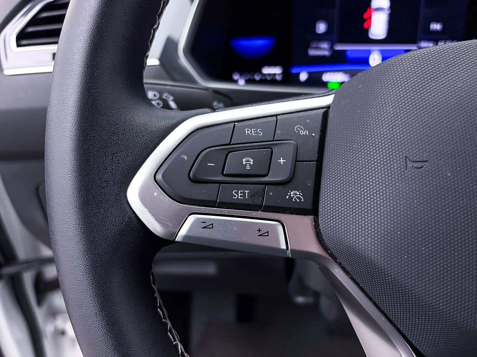 Used 2022 Volkswagen Tiguan SE image 28