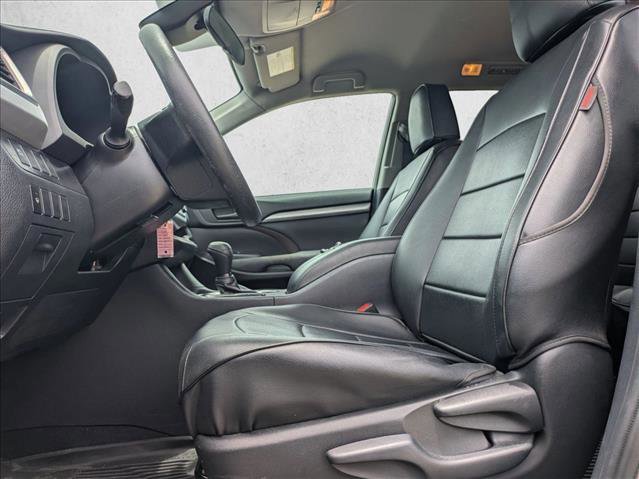 Used 2019 Toyota Highlander LE FWD image 15