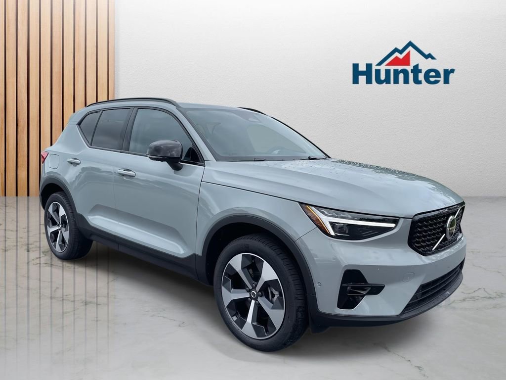 New 2026 Volvo XC40 B5 Plus w/ Protection Package Premier