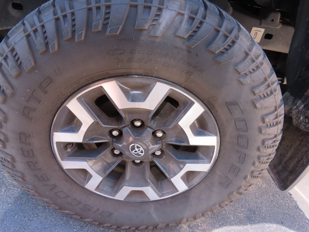 Used 2020 Toyota Tacoma TRD Off-Road AWD/4WD image 16