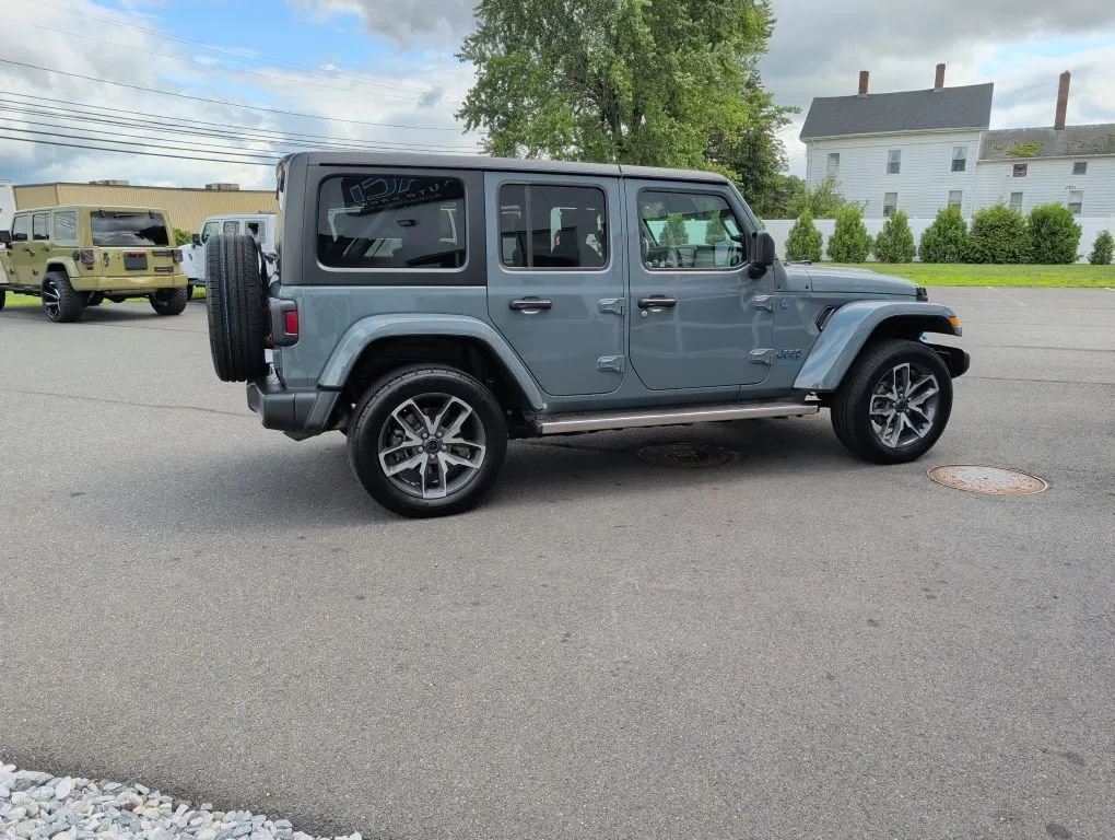 Used 2024 Jeep Wrangler Unlimited AWD/4WD image 5