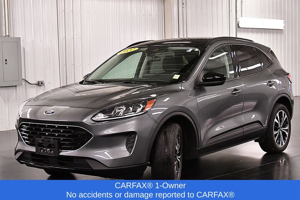 Used 2022 Ford Escape SE w/ SE Sport Appearance Package AWD/4WD image 3