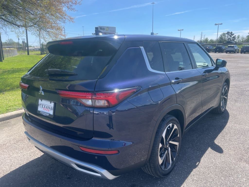 Used 2023 Mitsubishi Outlander SE image 12