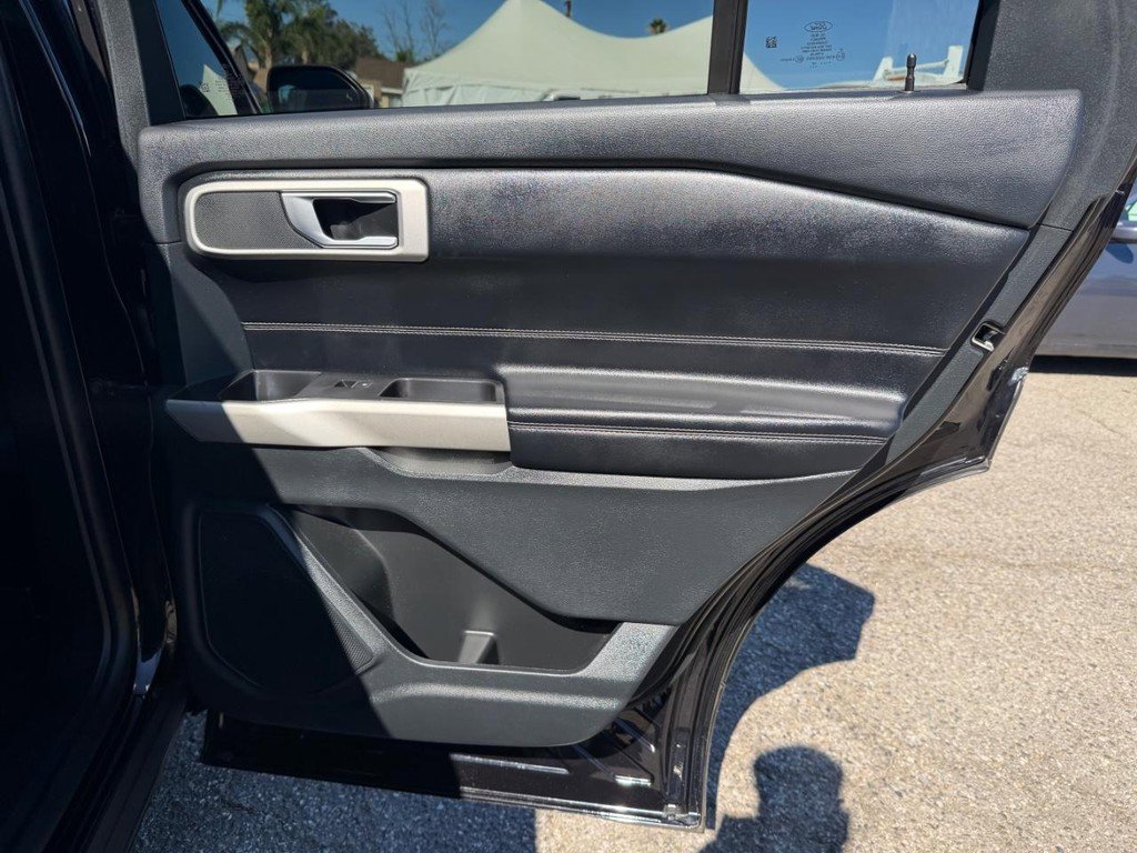 Used 2022 Ford Explorer XLT image 39